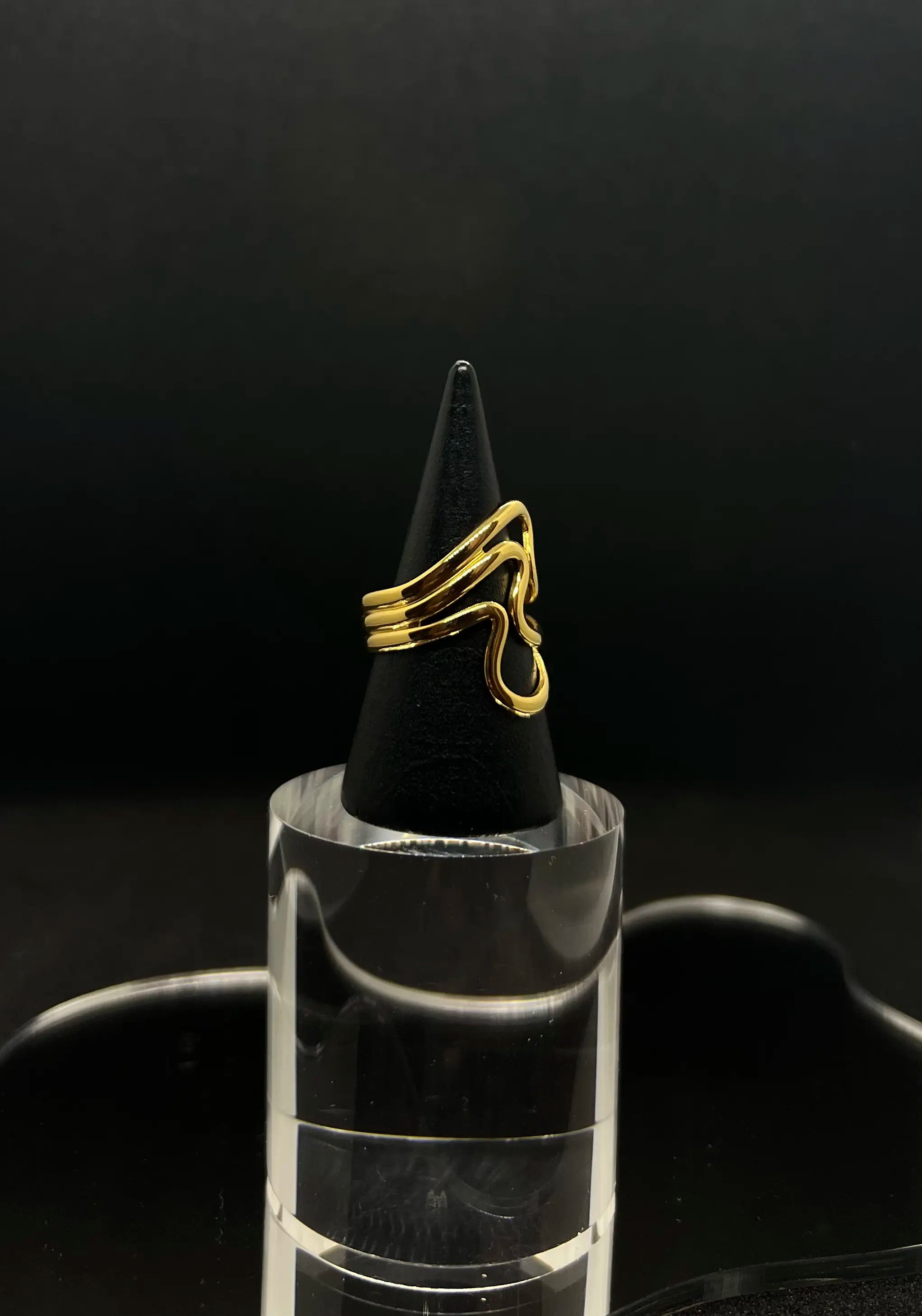 Bague ondulée en acier inoxydable plaqué or 18 carats - Gust of waves- Bijoux ajustables waterproof et hypoallergéniques | Mindfits