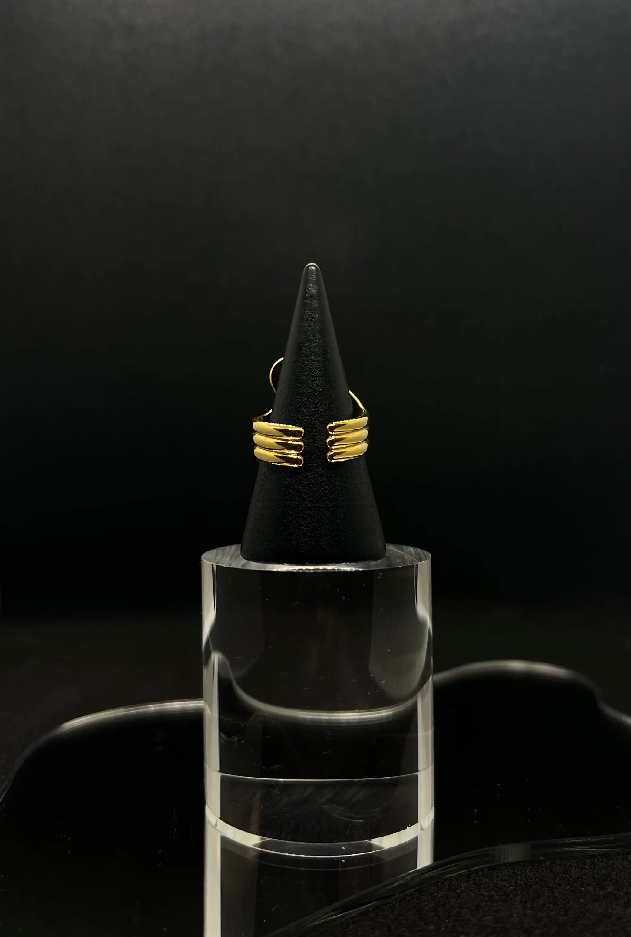 Bague ondulée en acier inoxydable plaqué or 18 carats - Gust of waves- Bijoux ajustables waterproof et hypoallergéniques | Mindfits