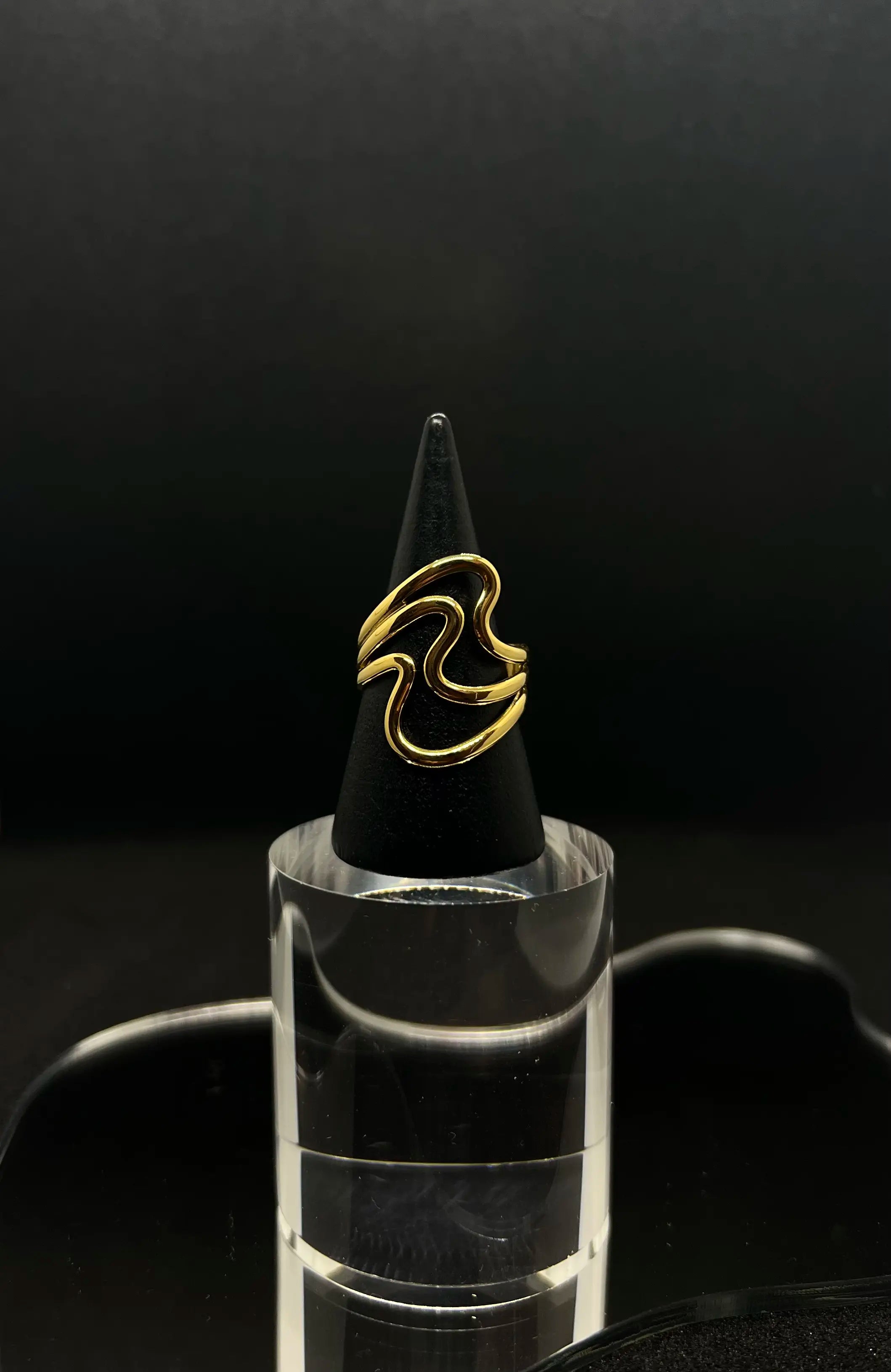 Bague ondulée en acier inoxydable plaqué or 18 carats - Gust of waves- Bijoux ajustables waterproof et hypoallergéniques | Mindfits