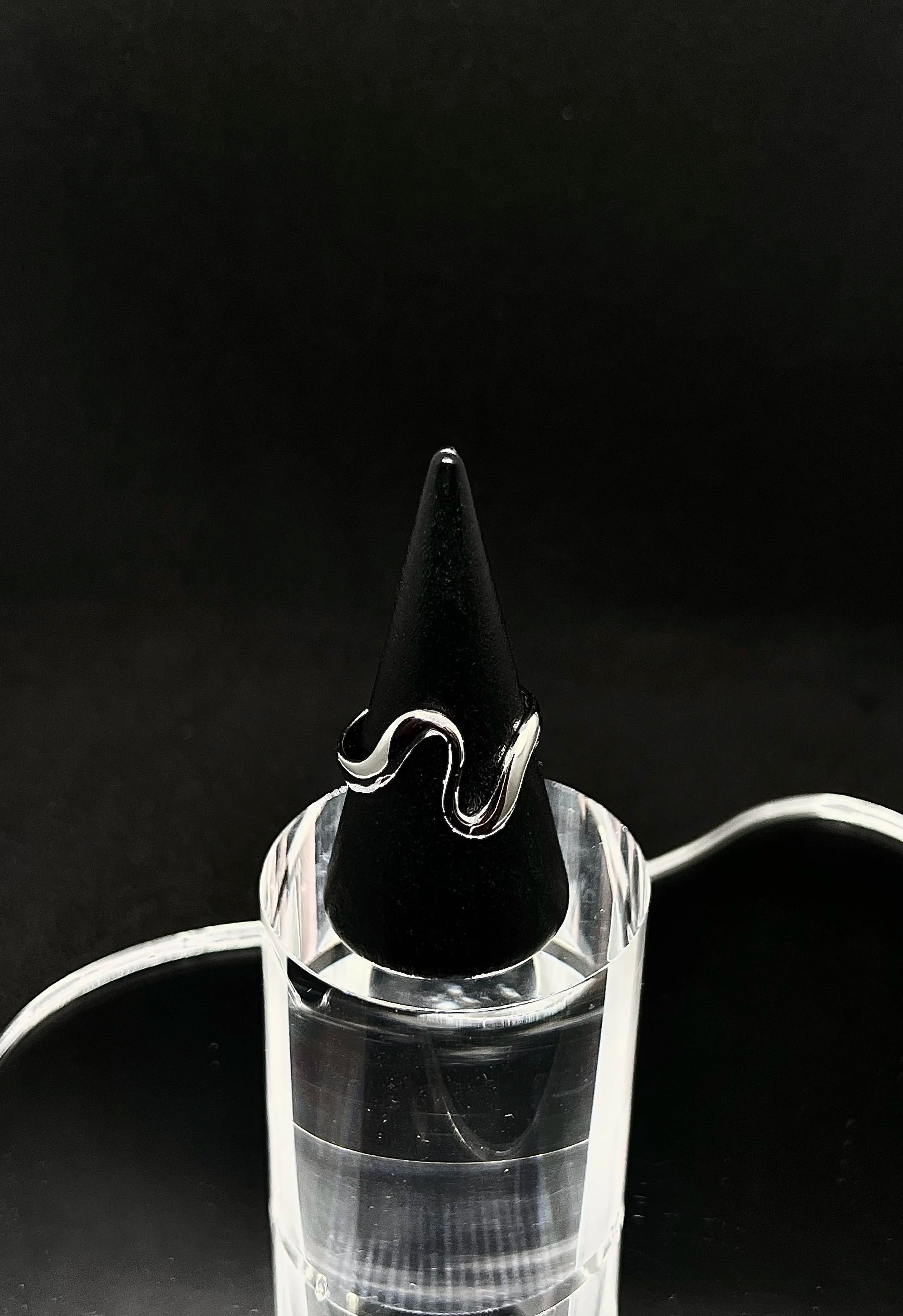 Bague ondulée en acier inoxydable plaqué or 18 carats - Pacific ocean waves ring- Bijoux ajustables waterproof et hypoallergéniques | Mindfits