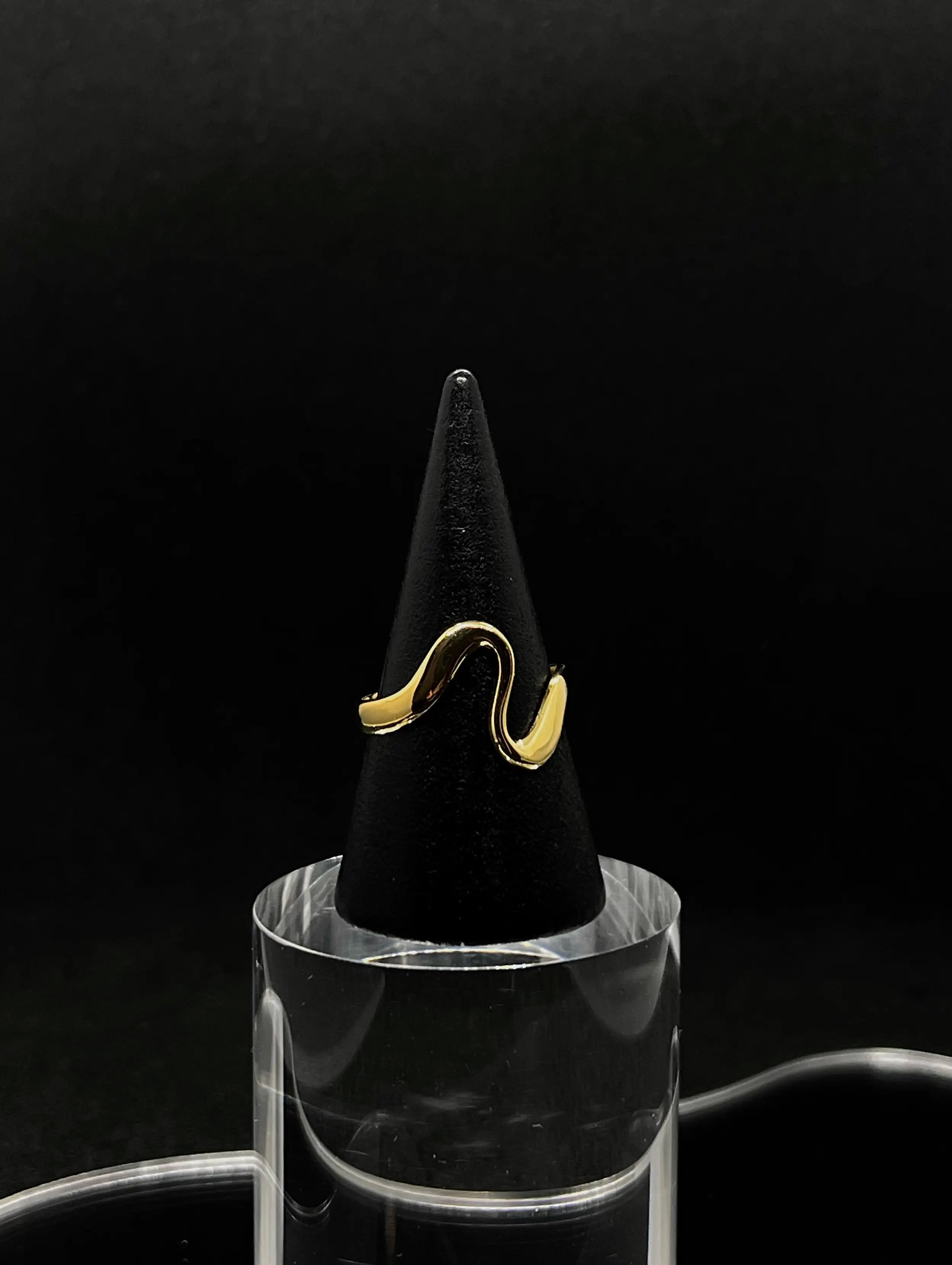 Bague ondulée en acier inoxydable plaqué or 18 carats - Pacific ocean waves ring- Bijoux ajustables waterproof et hypoallergéniques | Mindfits