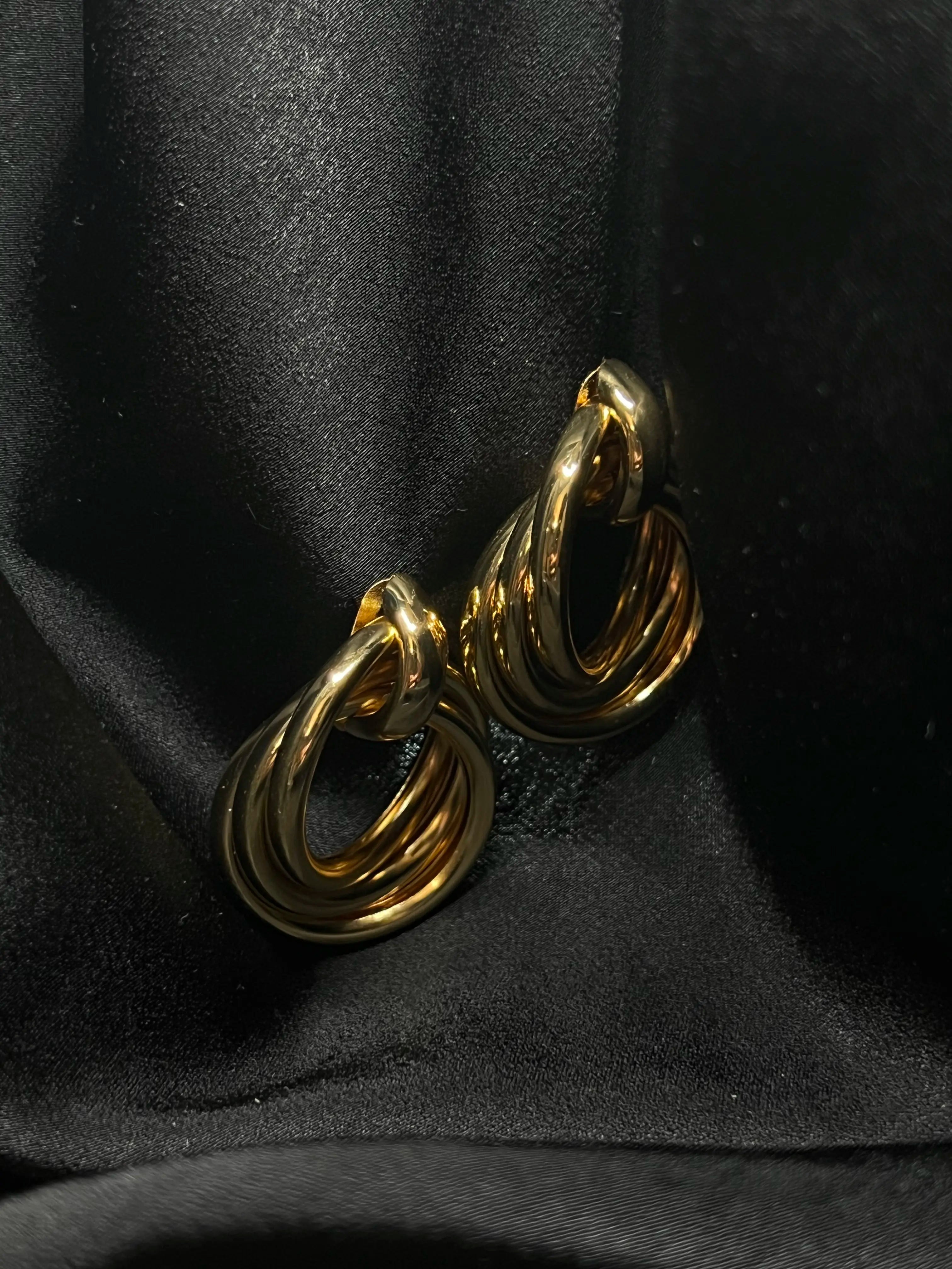 Boucles d'oreilles dorées pendantes en acier inoxydable plaqué or 18 carats - Vortex Earrings - Bijoux waterproof et hypoallergéniques | Mindfits 2ND CHANCE