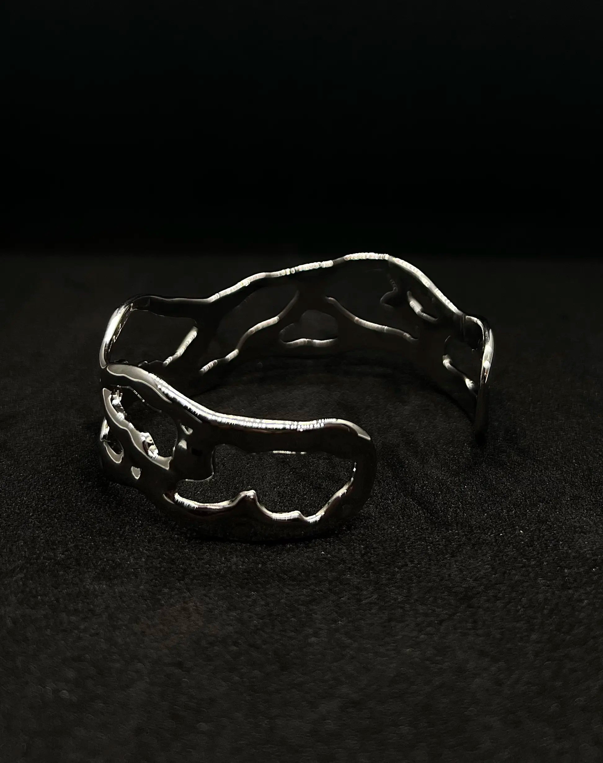 Bracelet métal liquide en acier inoxydable plaqué or 18 carats - Irregular liquid metal Cuff - Bijoux ajustables waterproof et hypoallergéniques | Mindfits