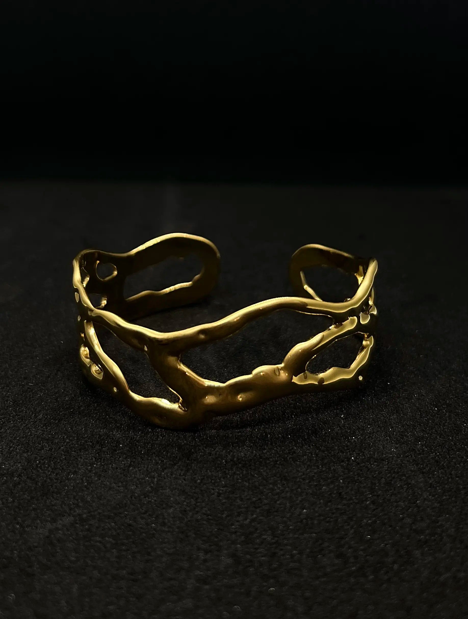 Bracelet métal liquide en acier inoxydable plaqué or 18 carats - Irregular liquid metal Cuff - Bijoux ajustables waterproof et hypoallergéniques | Mindfits