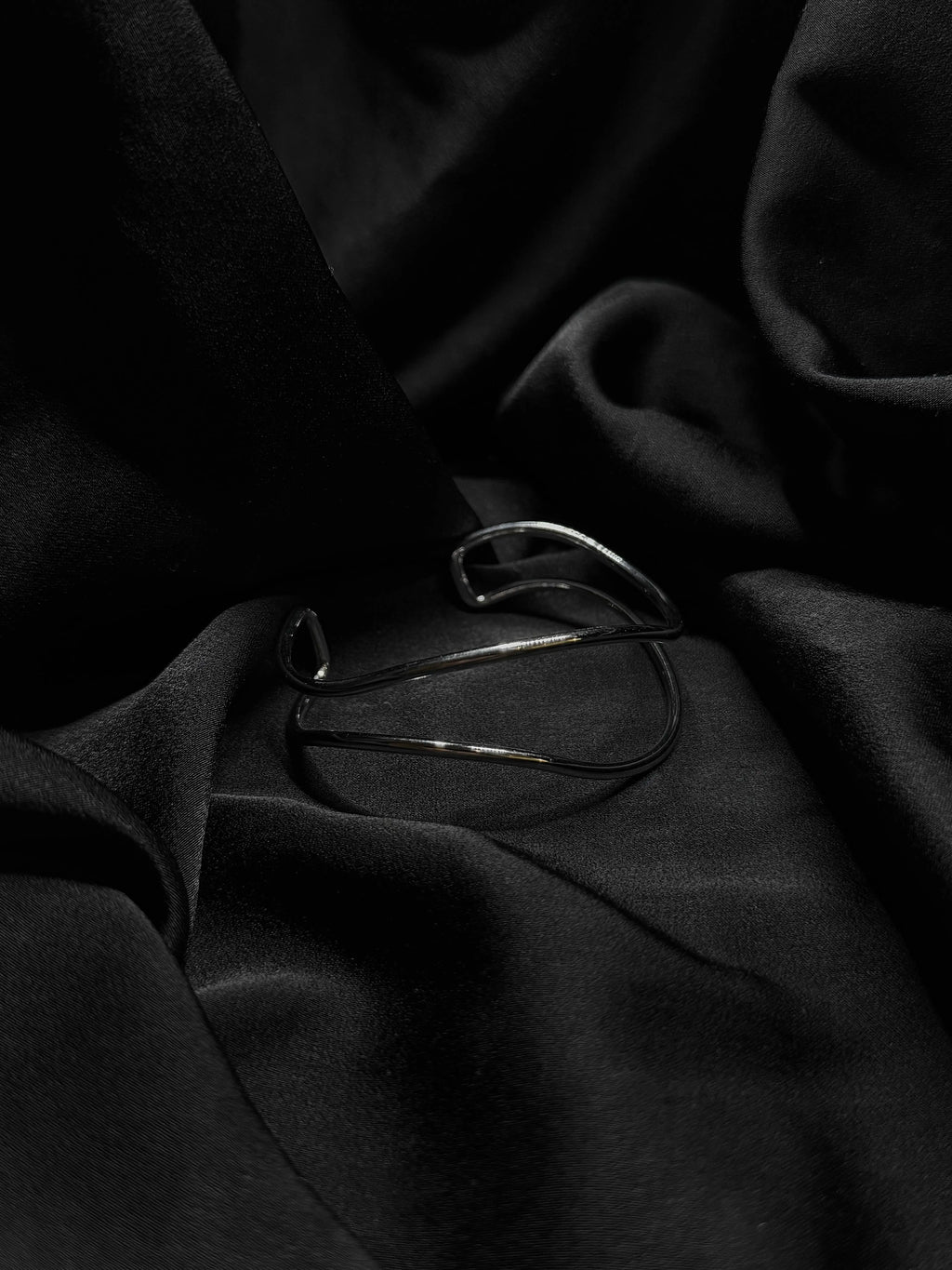 Bracelet fin ondulé en acier inoxydable - Double waves cuff - Bijoux ajustables waterproof et hypoallergéniques | Mindfits