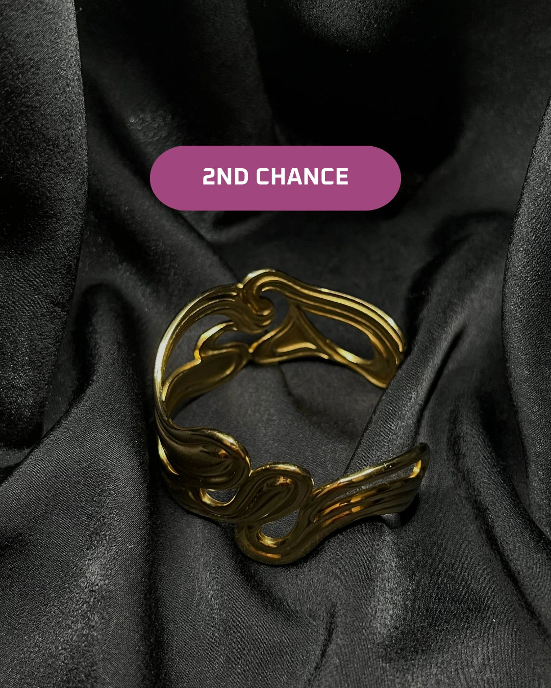 Bracelet épais ajouré doré en acier inoxydable plaqué or 18 carats - Carved cuff - Bijoux ajustables waterproof et hypoallergéniques | Mindfits 2ND CHANCE