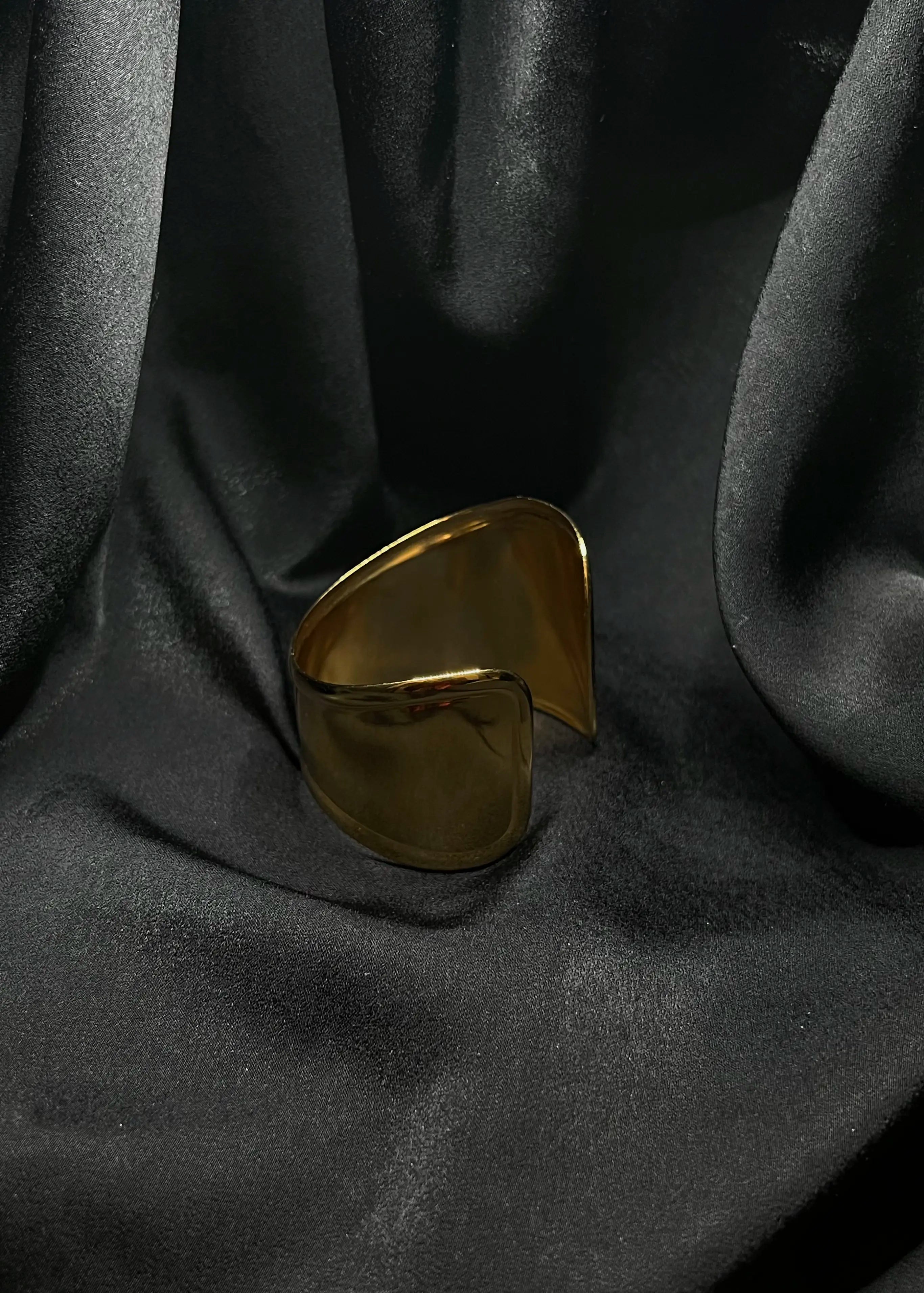 Bracelet doré en acier inoxydable plaqué or 18 carats - Wonder cuff - Bijoux ajustables waterproof et hypoallergéniques | Mindfits