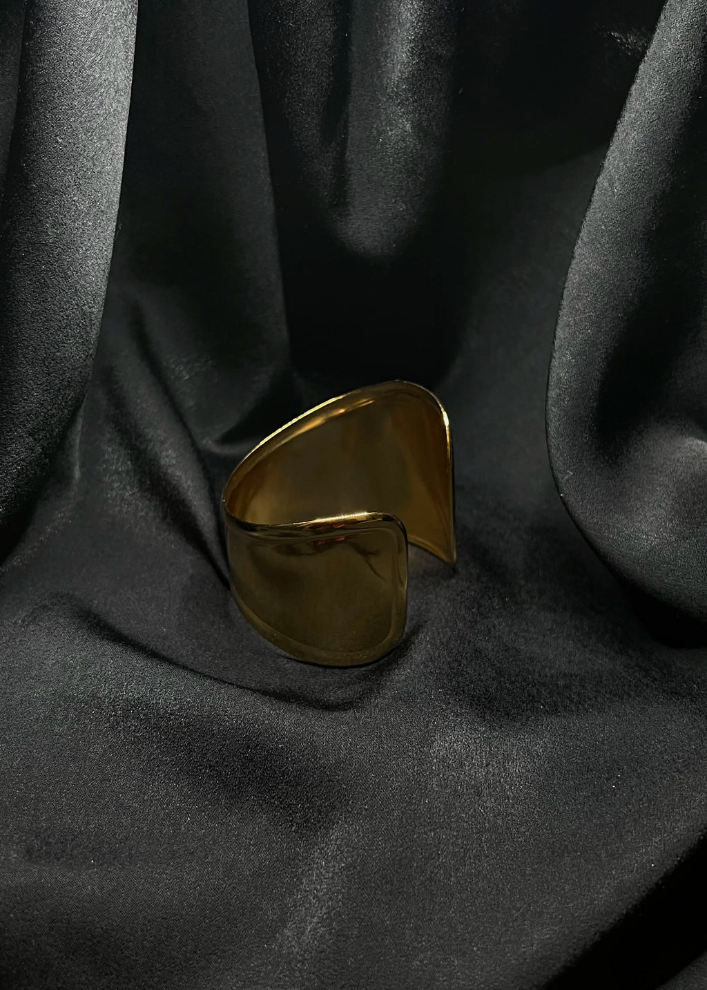 Bracelet doré en acier inoxydable plaqué or 18 carats - Wonder cuff - Bijoux ajustables waterproof et hypoallergéniques | Mindfits