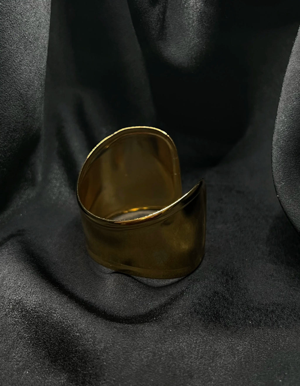 Bracelet asymétrique en acier inoxydable plaqué or 18 carats - Wonder cuff - Bijoux ajustables waterproof et hypoallergéniques | Mindfits 2ND CHANCE