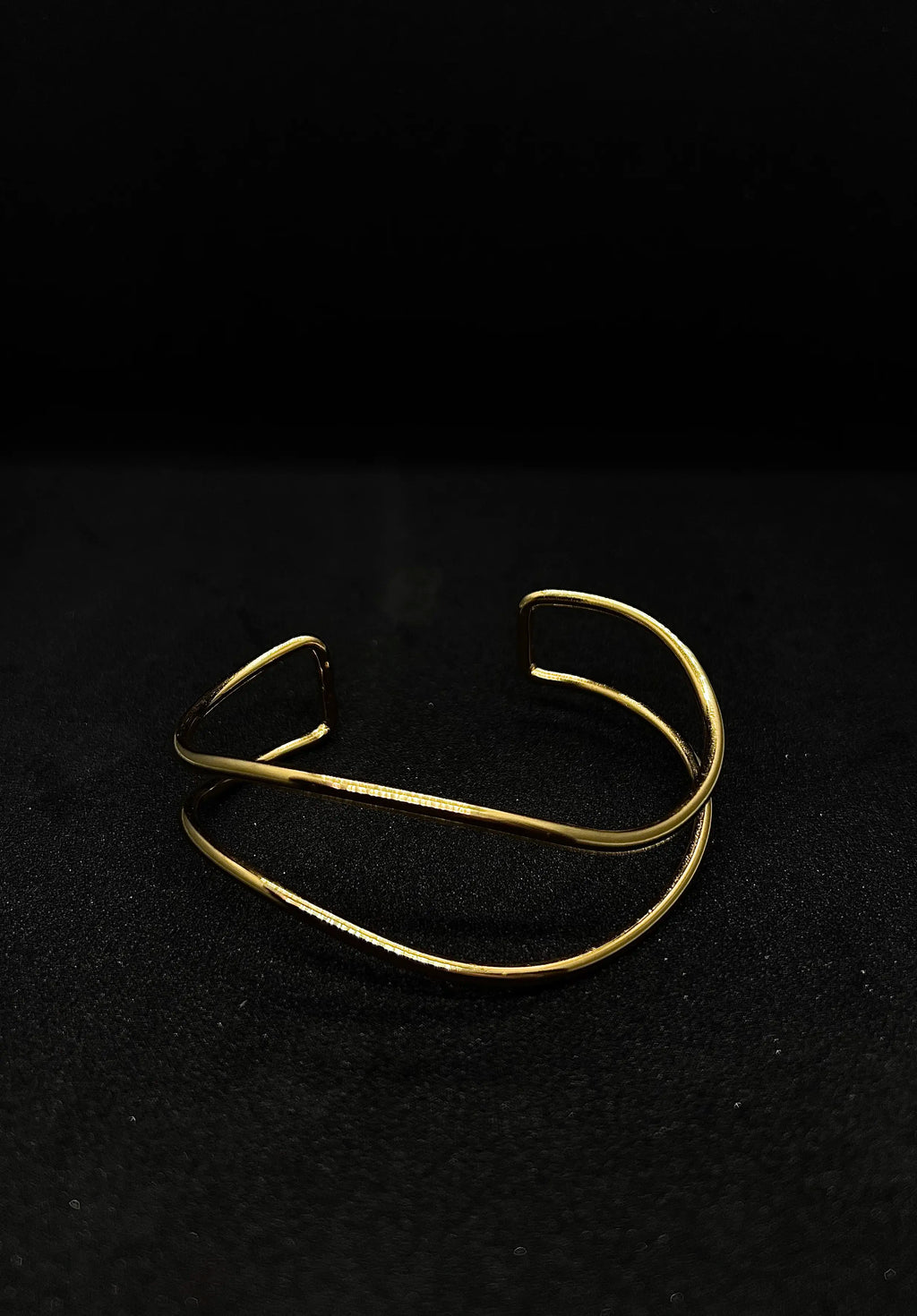 Bracelet fin ondulé en acier inoxydable plaqué or 18 carats - Double wavy cuff - Bijoux ajustables waterproof et hypoallergéniques | Mindfits