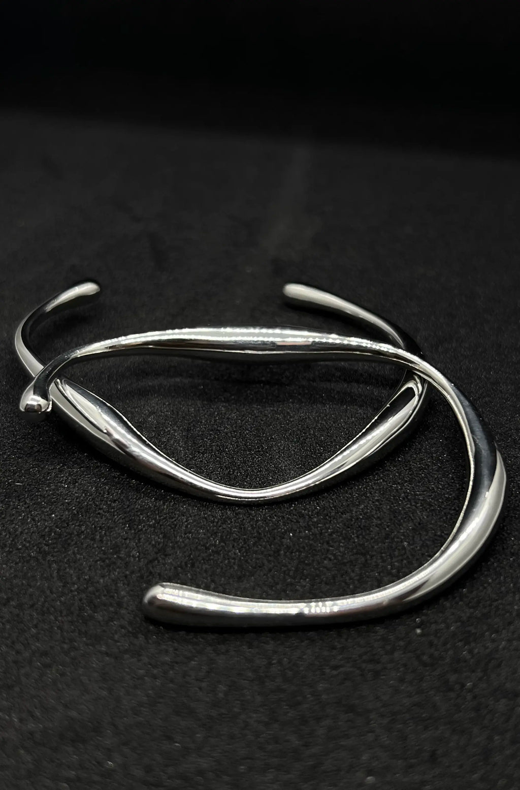 Bracelet fin organique en acier inoxydable plaqué or 18 carats - Organic bangle - Bijoux ajustables waterproof et hypoallergéniques | Mindfits