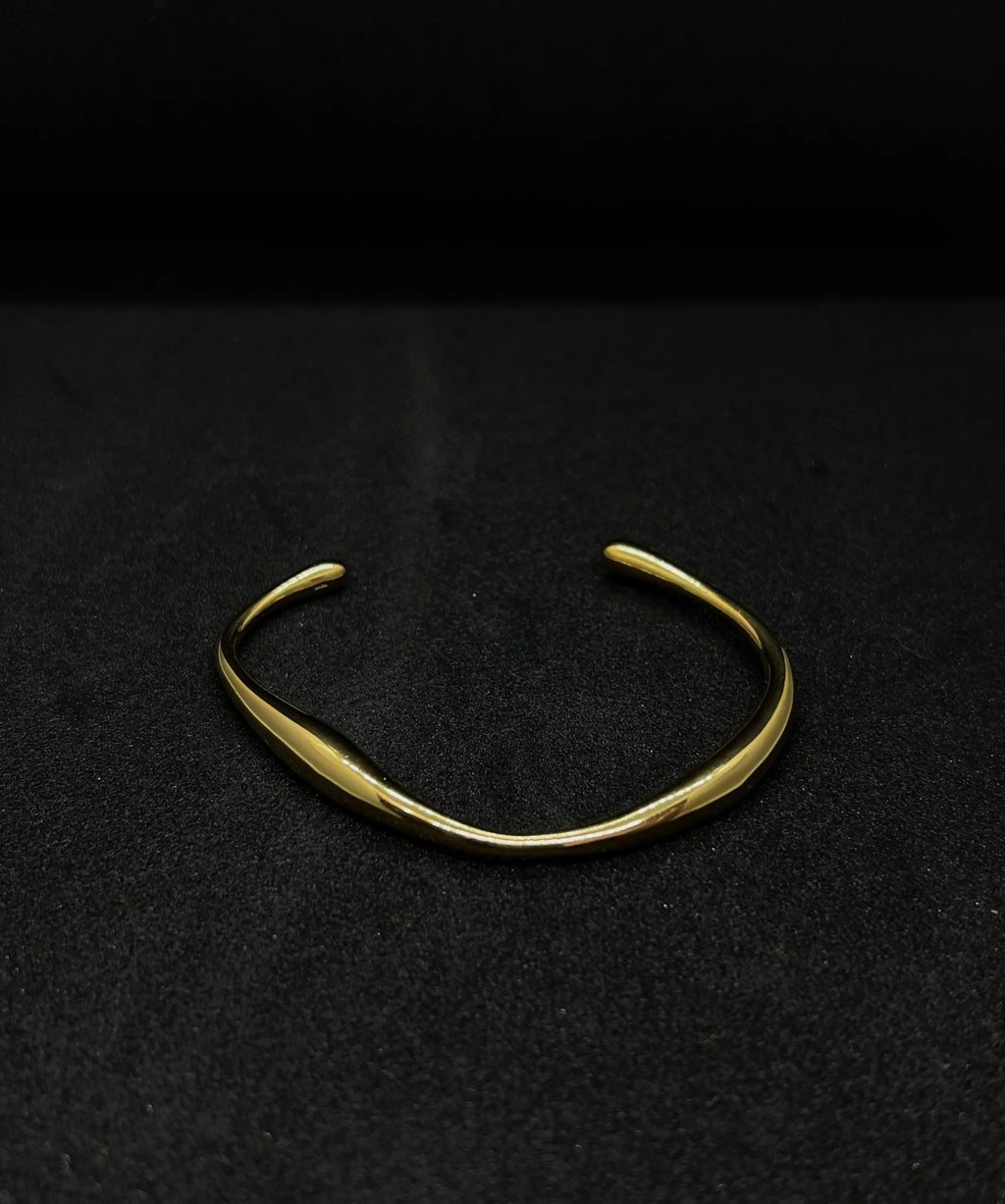 Bracelet fin organique en acier inoxydable plaqué or 18 carats - Organic bangle - Bijoux ajustables waterproof et hypoallergéniques | Mindfits