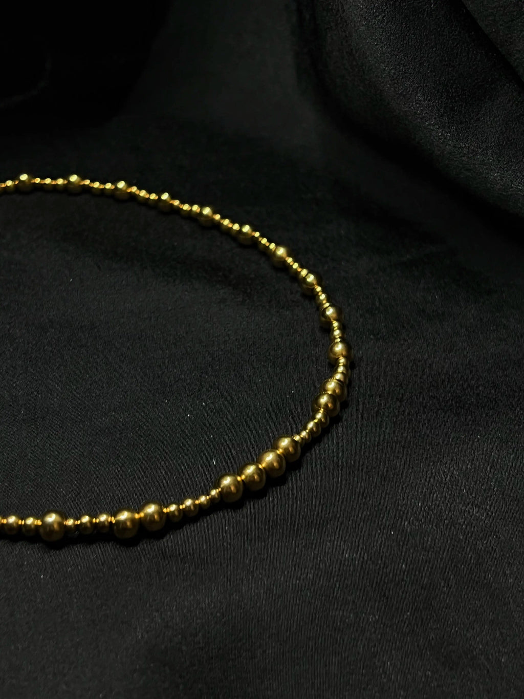 Collier de perles  en acier inoxydable plaqué or 18 carats - Gold pearls necklace - Bijoux ajustables waterproof et hypoallergéniques | Mindfits