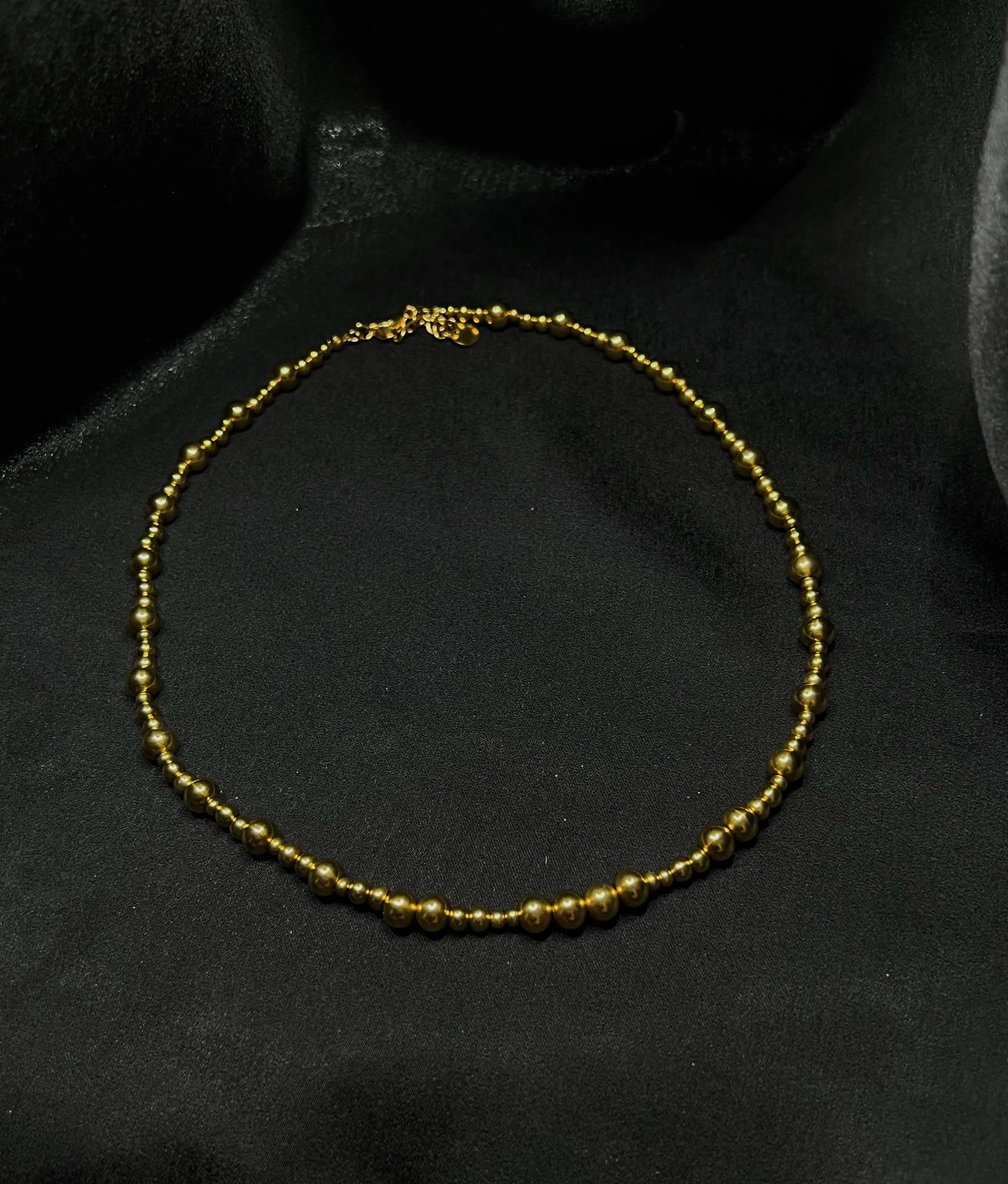 Collier de perles  en acier inoxydable plaqué or 18 carats - Gold pearls necklace - Bijoux ajustables waterproof et hypoallergéniques | Mindfits