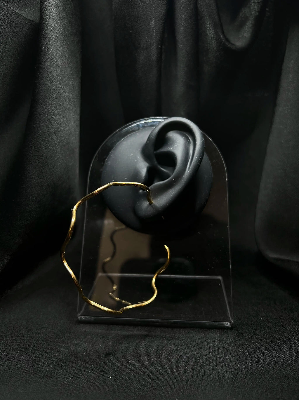 Créoles ondulées minimalistes en acier inoxydable plaqué or 18 carats - Gold leaf hoops - Bijoux waterproof et hypoallergéniques | Mindfits