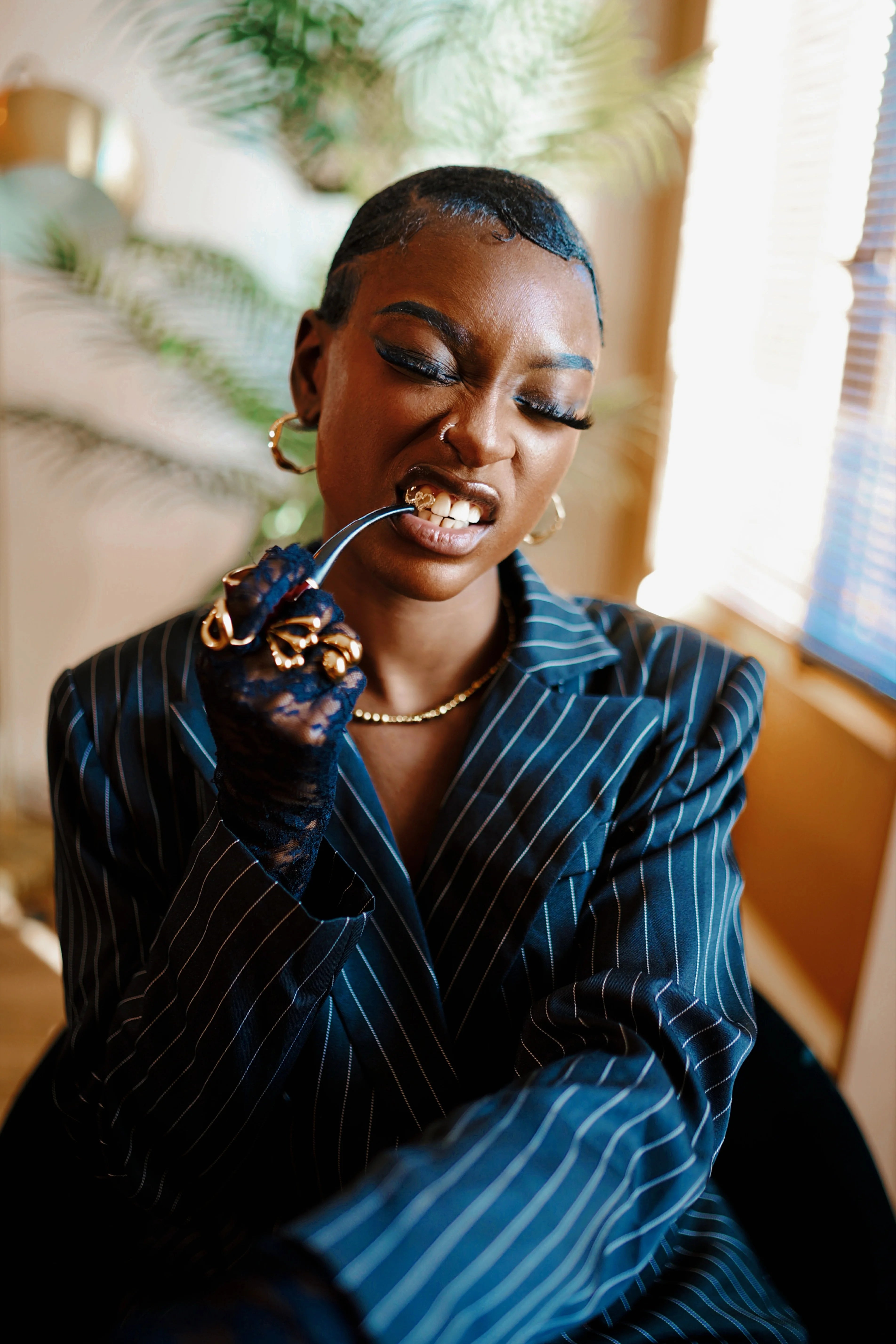 Créoles texturées en acier inoxydable plaqué or 18 carats - Gold leaf hoops - Bijoux waterproof et hypoallergéniques | Mindfits