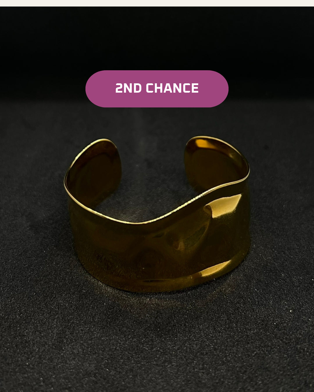 Bracelet épais asymétrique doré en acier inoxydable plaqué or 18 carats - Wonder cuff n°2- Bijoux ajustables waterproof et hypoallergéniques | Mindfits 2ND CHANCE
